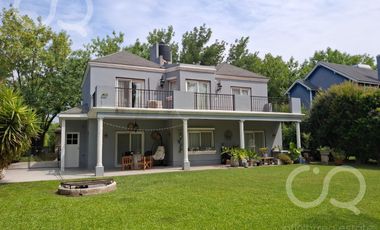 OPORTUNIDAD - Casa en venta en Barrio Bermudas