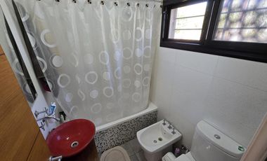 Casa con pileta y quincho en Las Tardes, Roldán.