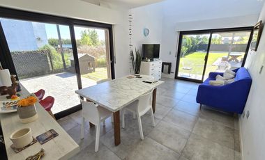 Casa con pileta y quincho en Las Tardes, Roldán.