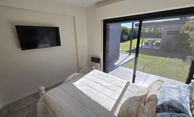 Casa con pileta y quincho en Las Tardes, Roldán.