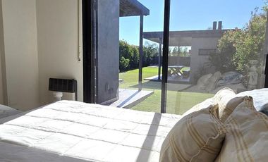 Casa con pileta y quincho en Las Tardes, Roldán.