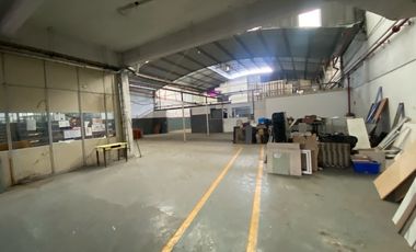 Depósito en Munro