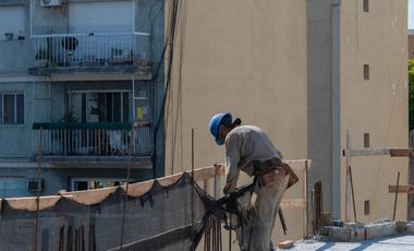 Duplex 6 amb  en venta en pozo en edificio de categoria en  en Flores.