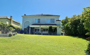 Casa al agua