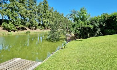 Casa al agua