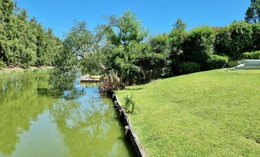 Casa al agua