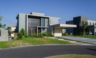 Espectacular casa en Terralagos, sector laguna