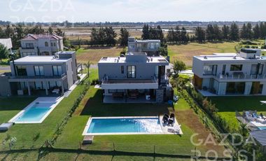 Espectacular casa en Terralagos, sector laguna