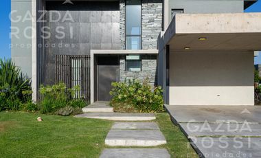 Espectacular casa en Terralagos, sector laguna