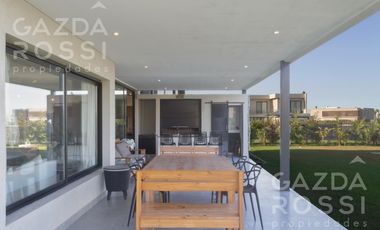 Espectacular casa en Terralagos, sector laguna