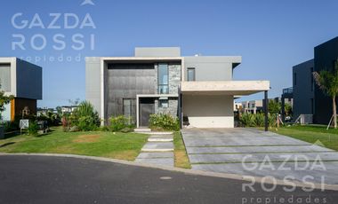 Espectacular casa en Terralagos, sector laguna