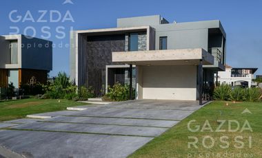 Espectacular casa en Terralagos, sector laguna