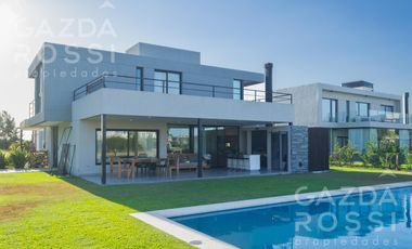 Espectacular casa en Terralagos, sector laguna