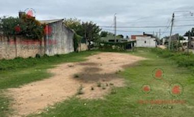 Terreno en  esquina de calles La Pampa y Doctor Florenza. Son dos lotes de 2445 m2 dada uno.-
