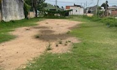 Terreno en  esquina de calles La Pampa y Doctor Florenza. Son dos lotes de 2445 m2 dada uno.-