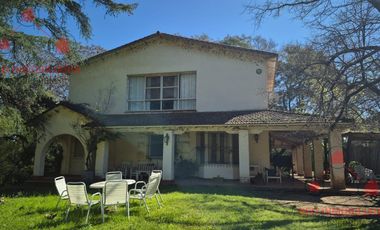 Casa, piscina y parque