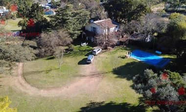 Casa, piscina y parque