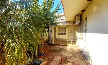 Casa + Local en  Venta en Viila Gobernador Galvez