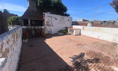 PH 3 ambientes con terraza en Villa Lynch (permuta por departamento 2 amb.)