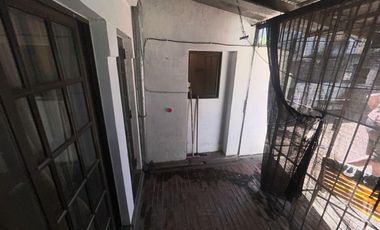 PH 3 ambientes con terraza en Villa Lynch (permuta por departamento 2 amb.)