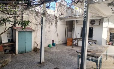 Casa en venta 3 ambientes con patio - Quilmes, Apta crédito