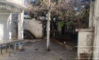 Casa en venta 3 ambientes con patio - Quilmes, Apta crédito