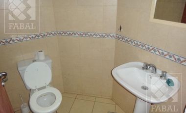 Local venta Centro, 73 m2 con salón comercial, depósito, cocina y baño