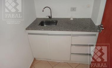 Local venta Centro, 73 m2 con salón comercial, depósito, cocina y baño