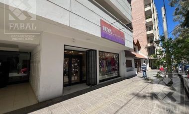 Local venta Centro, 73 m2 con salón comercial, depósito, cocina y baño