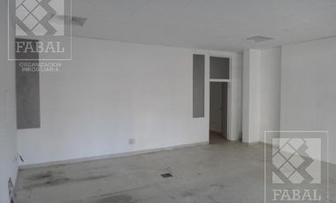 Local venta Centro, 73 m2 con salón comercial, depósito, cocina y baño