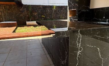 EXCLUSIVA CASA EN VENTA EN BARRIO PANAMBI DE 3 DORMITORIOS