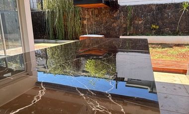 EXCLUSIVA CASA EN VENTA EN BARRIO PANAMBI DE 3 DORMITORIOS