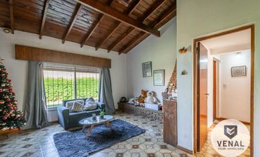 Venta Casa 3 ambientes, 2 dormitorios, luminosa, lote 630m2 a 300 mts Panamericana.