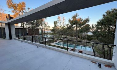 CASA  EN VENTA  6 DORMITORIOS COSTA ESMERALDA MARÍTIMO II