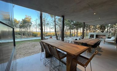 CASA  EN VENTA  6 DORMITORIOS COSTA ESMERALDA MARÍTIMO II