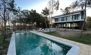 CASA  EN VENTA  6 DORMITORIOS COSTA ESMERALDA MARÍTIMO II