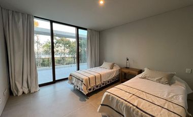 CASA  EN VENTA  6 DORMITORIOS COSTA ESMERALDA MARÍTIMO II