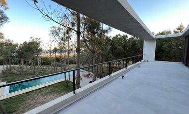 CASA  EN VENTA  6 DORMITORIOS COSTA ESMERALDA MARÍTIMO II