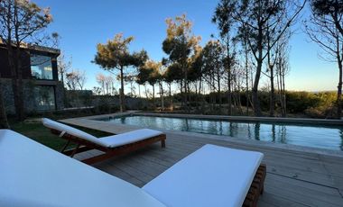 CASA  EN VENTA  6 DORMITORIOS COSTA ESMERALDA MARÍTIMO II
