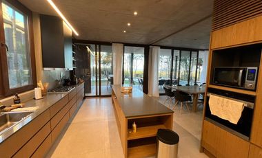 CASA  EN VENTA  6 DORMITORIOS COSTA ESMERALDA MARÍTIMO II