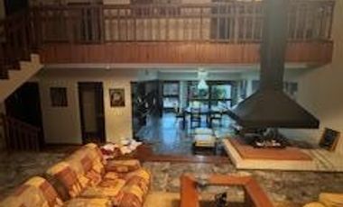 Casa en  excelente estado en pleno centro de la ciudad de Concordia.-