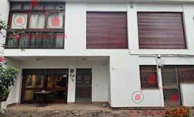 Casa en  excelente estado en pleno centro de la ciudad de Concordia.-