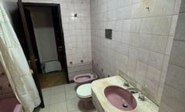 Casa en  excelente estado en pleno centro de la ciudad de Concordia.-