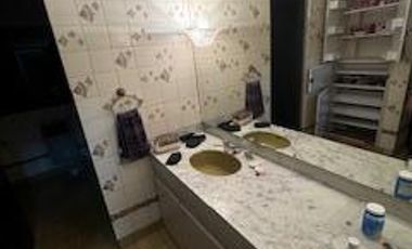 Casa en  excelente estado en pleno centro de la ciudad de Concordia.-