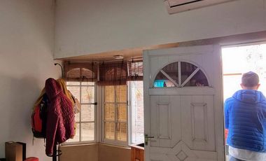 VENTA - LOCAL en EZEIZA    vivienda con jardín
