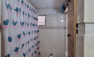 VENTA - LOCAL en EZEIZA    vivienda con jardín