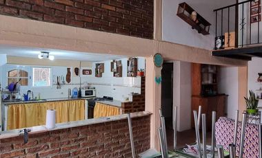 VENTA - LOCAL en EZEIZA    vivienda con jardín