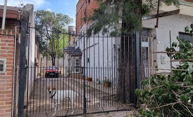 VENTA - LOCAL en EZEIZA    vivienda con jardín