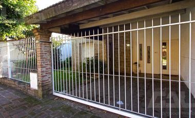 Casa a reciclar en Parque Ayerza, Castelar Norte – Lote propio en la mejor zona