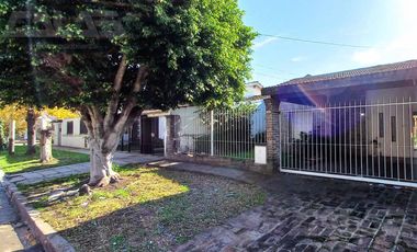 Casa a reciclar en Parque Ayerza, Castelar Norte – Lote propio en la mejor zona